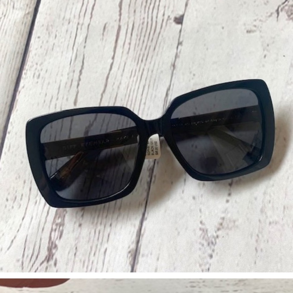 DIFF Sophie sunnies like new